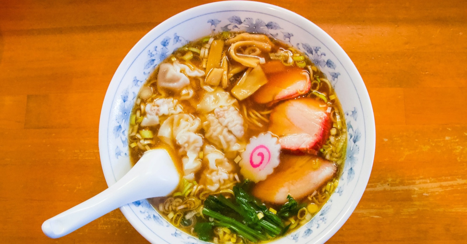 ふるまいの醤油ラーメン(ワンタン入り)